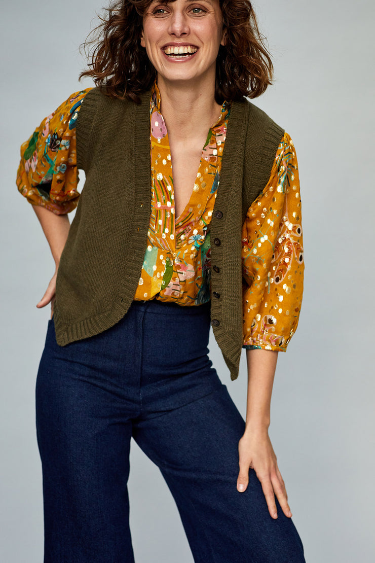 Lea V-Neck Buttoned Vest