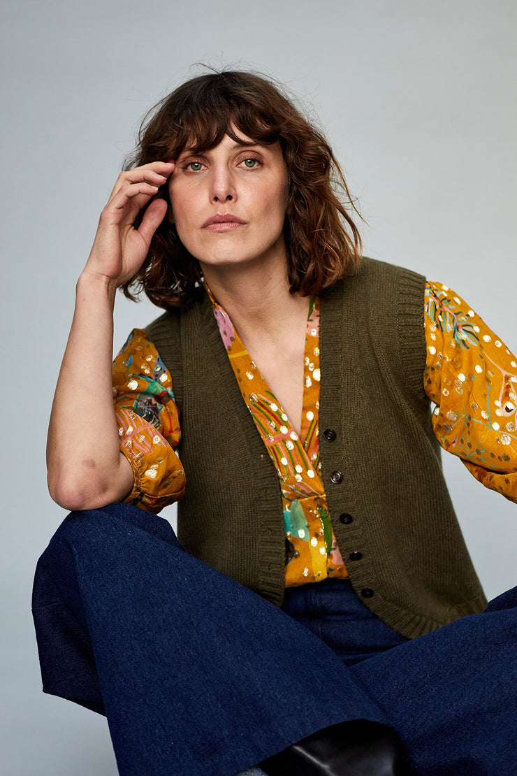 Lea V-Neck Buttoned Vest