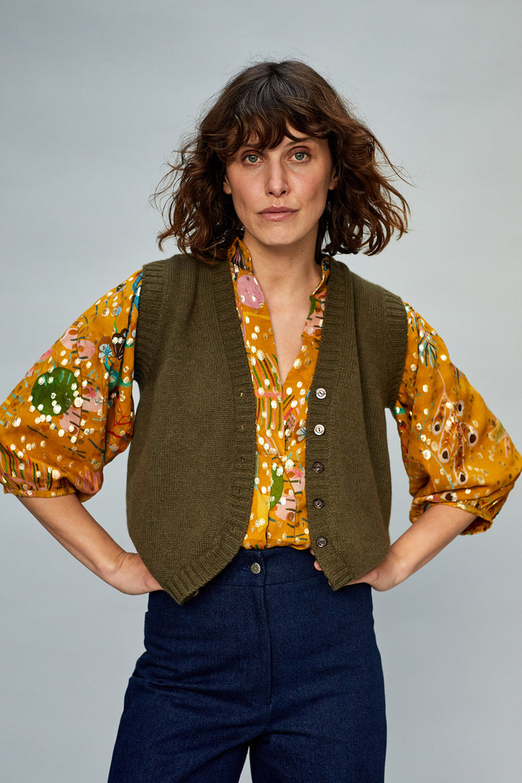 Lea V-Neck Buttoned Vest