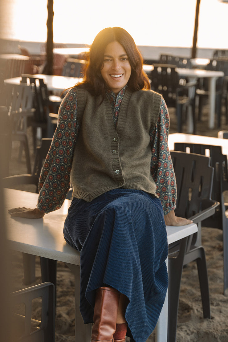 Lea V-Neck Buttoned Vest
